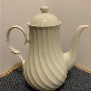 Coffee Pot Schirnding Bavaria with lid white swirl design